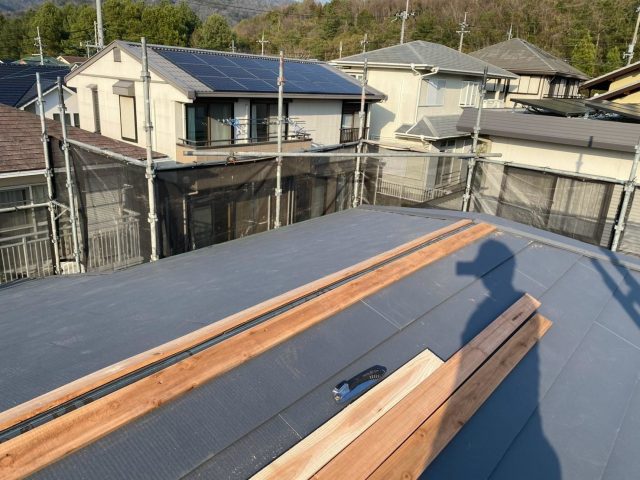加古川市で棟包板金下地材を固定
